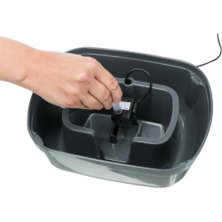 Pítko fontána Polygon, melamin/silikon, 2.5 l/ 28 × 11 × 22 cm, šedá/bílá (RP 7,40 Kč)